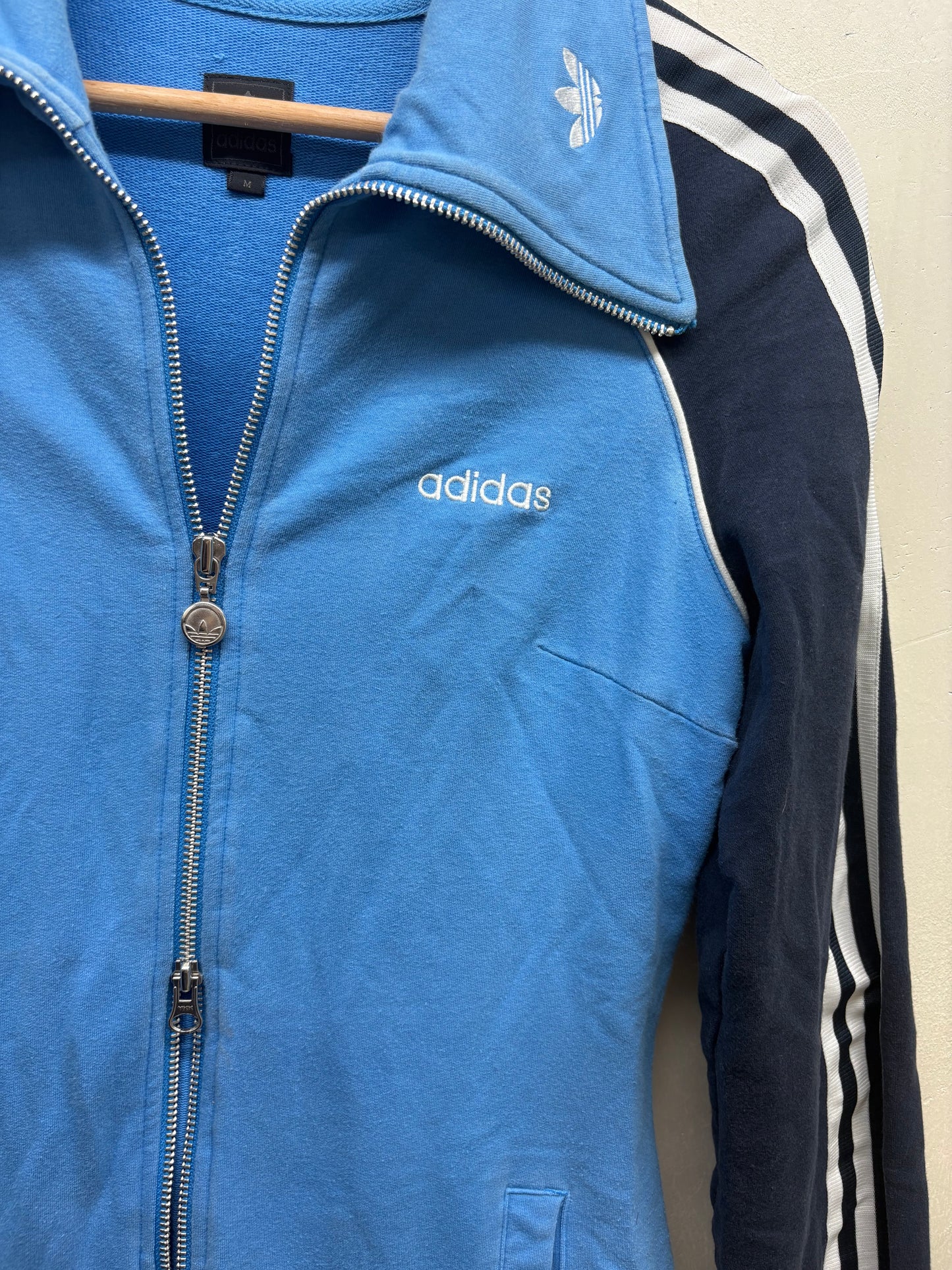 Suzu_adidasトラックジャージ