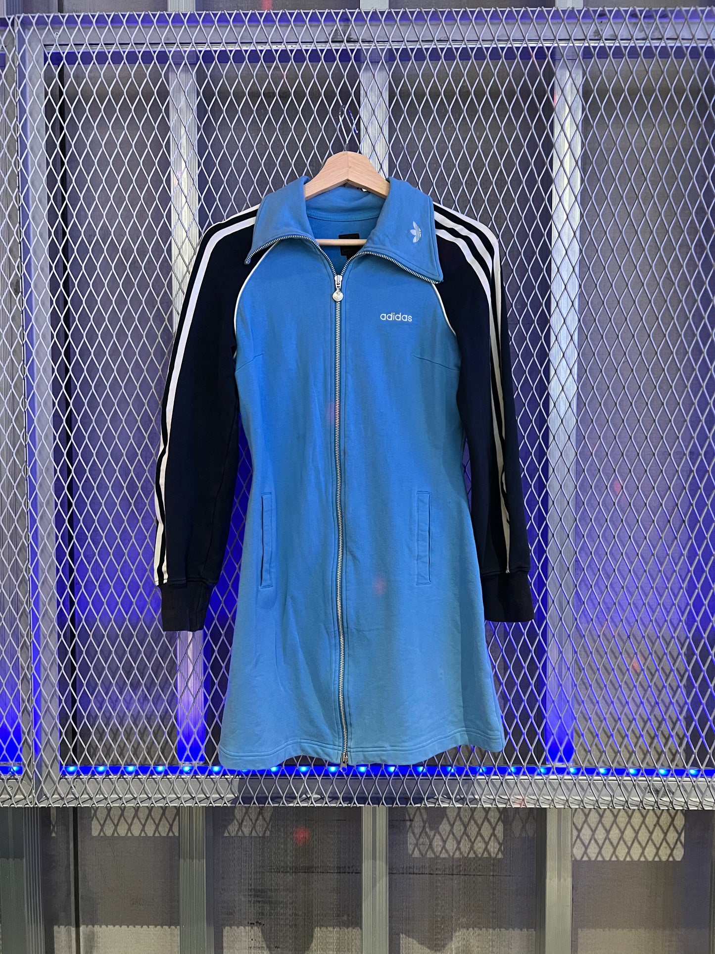 Suzu_adidasトラックジャージ