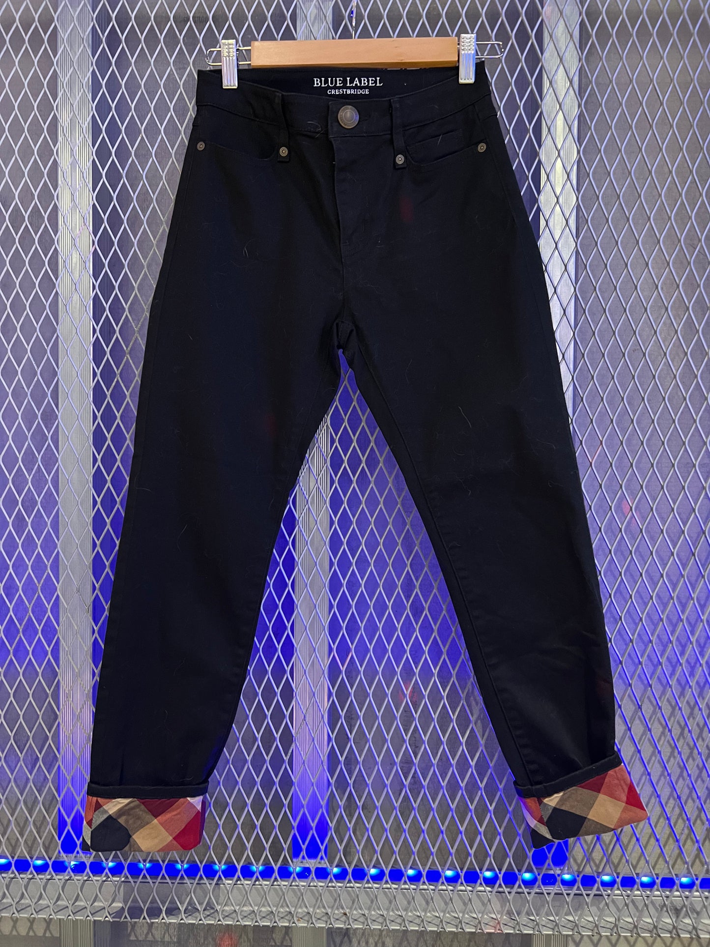 戸田ころね_タイトパンツ